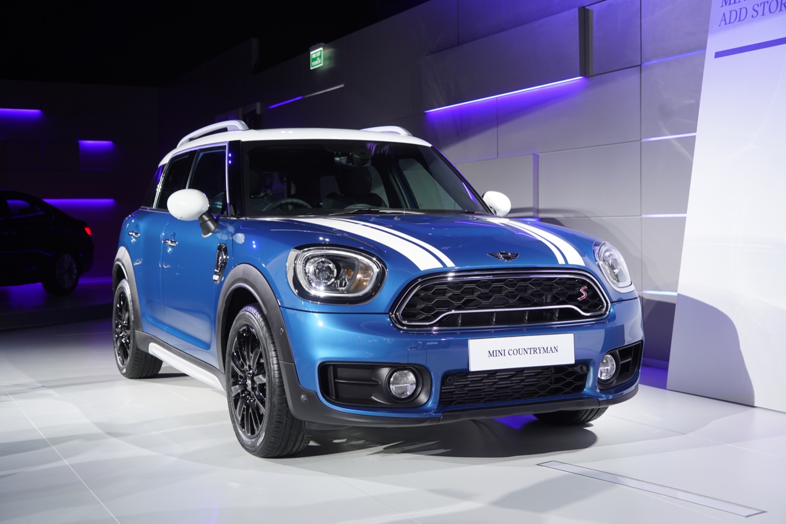 Mini Cooper Countryman с полосками